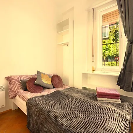 Newbuda Feel Good Hostel *